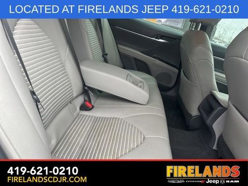 Used 2019 Toyota Camry SE image 12
