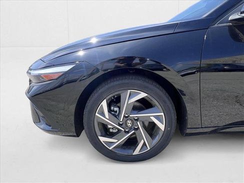 New 2025 Hyundai Elantra SEL image 10