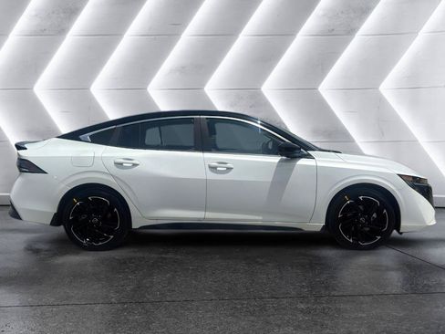 New 2026 Nissan Sentra SR FWD image 9