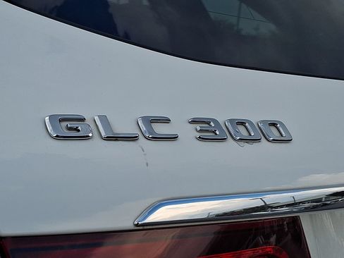 Used 2022 Mercedes-Benz GLC 300 4MATIC image 32