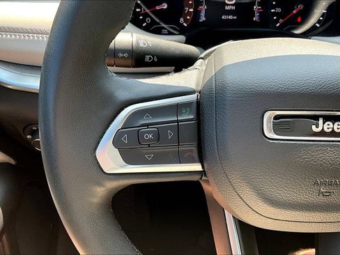 Used 2025 Jeep Compass Limited AWD/4WD image 11