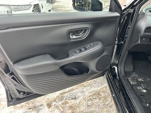 Used 2025 Honda HR-V LX image 9