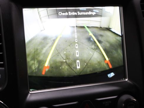 Used 2018 Jeep Grand Cherokee Altitude RWD image 31