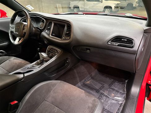 Used 2017 Dodge Challenger R/T Scat Pack w/ Leather Interior Group image 31