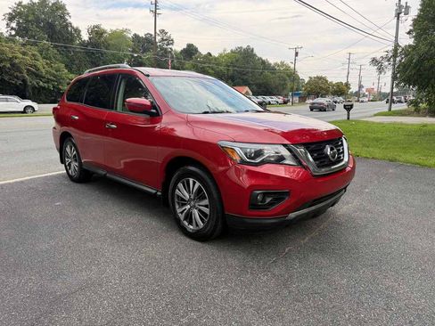 Used 2018 Nissan Pathfinder SV w/ Cargo Package FWD image 3