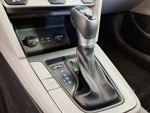 Used 2019 Hyundai Elantra SEL FWD image 22