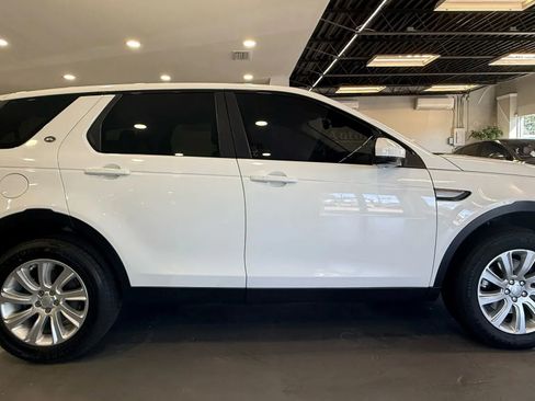 Used 2017 Land Rover Discovery Sport SE AWD/4WD image 7