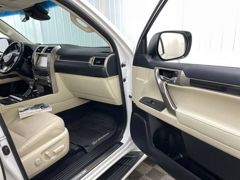 Used 2020 Lexus GX 460 Luxury w/ Accessory Package AWD/4WD image 44