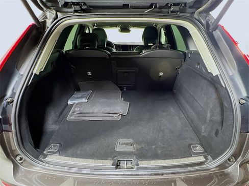 Used 2023 Volvo XC60 B5 Core image 28