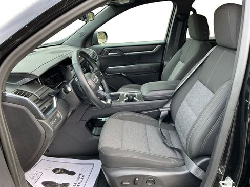 Used 2025 GMC Acadia Elevation image 9