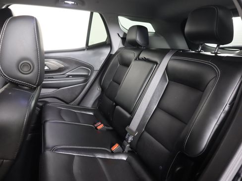 Used 2024 GMC Terrain SLT image 32