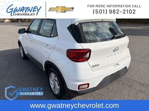 Used 2021 Hyundai Venue SE image 7