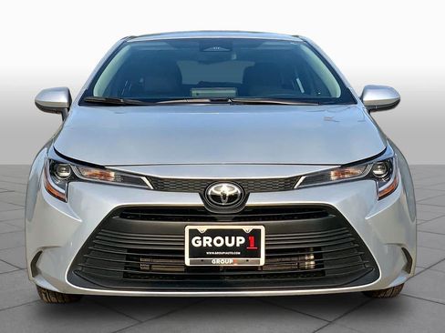 Used 2025 Toyota Corolla LE FWD image 4