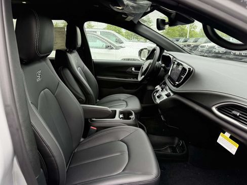 New 2026 Chrysler Pacifica Select w/ S Appearance Package AWD/4WD image 14