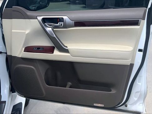 Used 2019 Lexus GX 460 Luxury AWD/4WD image 23