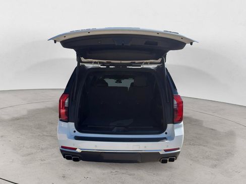 Used 2025 GMC Yukon XL Denali AWD/4WD image 9