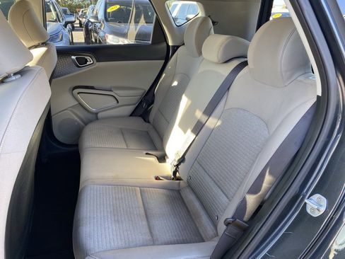 Used 2020 Kia Soul S image 24