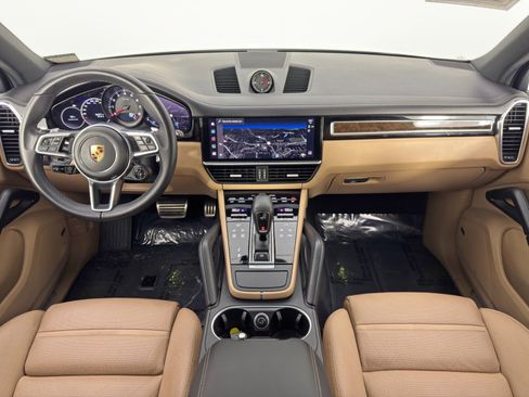 Used 2022 Porsche Cayenne S Platinum w/ Premium Package Plus image 13