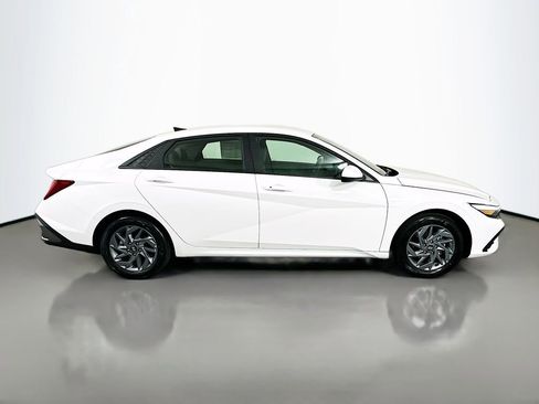 New 2026 Hyundai Elantra Hybrid FWD image 4