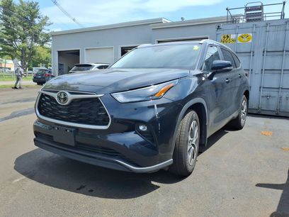 Used 2023 Toyota Highlander XLE