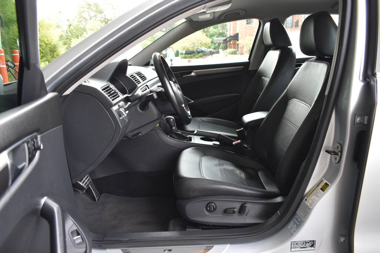 Used 2017 Volkswagen Passat 1.8T R-Line FWD image 7