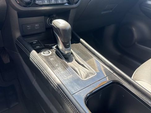 Certified 2021 Nissan Kicks SR w/ SR Premium Package FWD image 14
