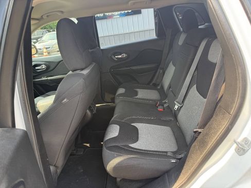 Used 2014 Jeep Cherokee Sport FWD image 10