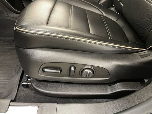 Certified 2022 GMC Acadia Denali w/ Denali Ultimate Package AWD/4WD image 13
