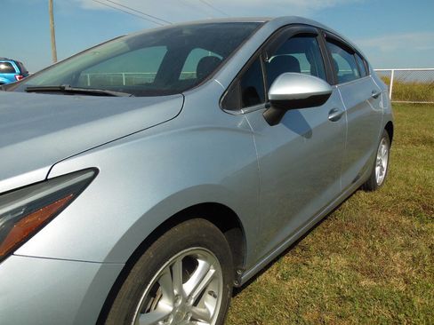 Used 2018 Chevrolet Cruze LT w/ Leather Package image 18