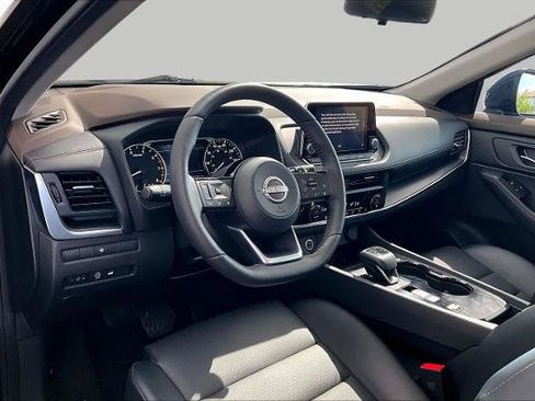 Certified 2023 Nissan Rogue SV w/ SV Premium B Package FWD image 18