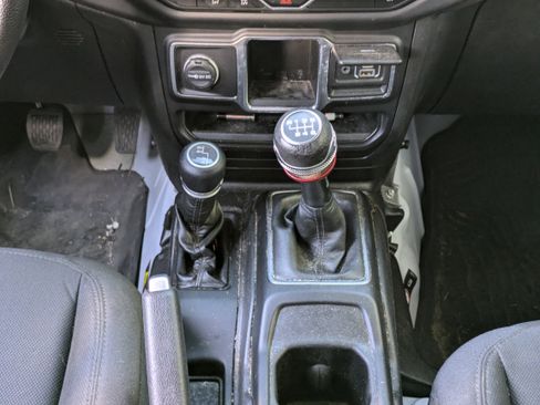 Used 2022 Jeep Gladiator Sport image 17