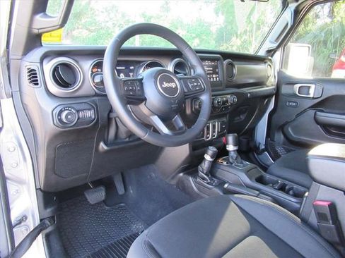 Used 2020 Jeep Wrangler Sport AWD/4WD image 16