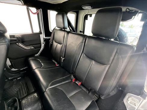 Used 2018 Jeep Wrangler Unlimited Sahara AWD/4WD image 35