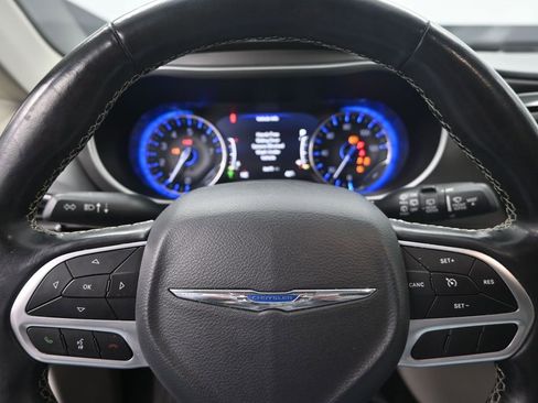 Used 2020 Chrysler Pacifica Touring-L Plus w/ Tire & Wheel Group image 15