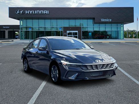 New 2026 Hyundai Elantra Sport FWD image 11