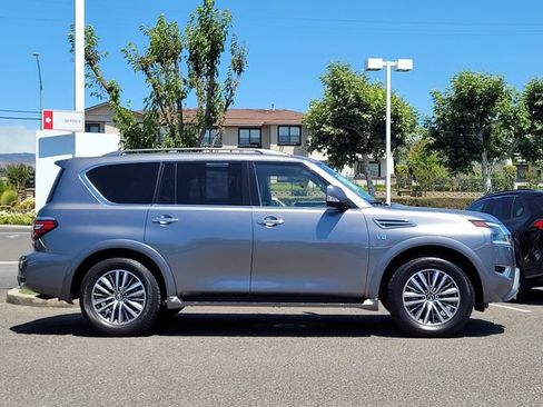 Used 2022 Nissan Armada SL w/ Captain's Chairs Package RWD image 5