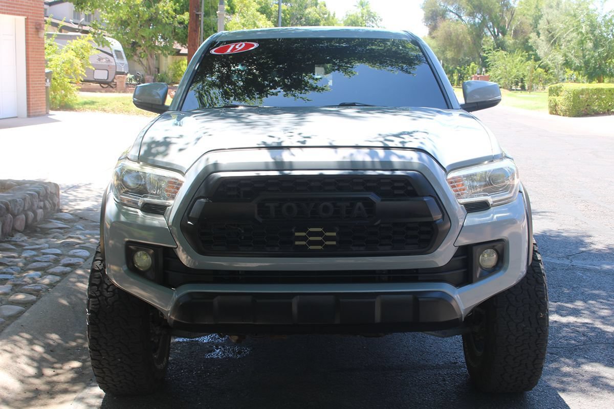Used 2019 Toyota Tacoma TRD Off-Road AWD/4WD image 4
