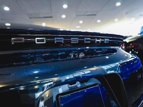 Used 2019 Porsche 718 Cayman RWD image 9
