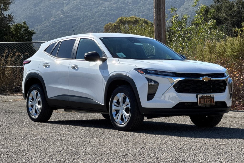 New 2026 Chevrolet Trax LS FWD image 2