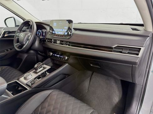 Used 2023 Mitsubishi Outlander SEL AWD/4WD image 29
