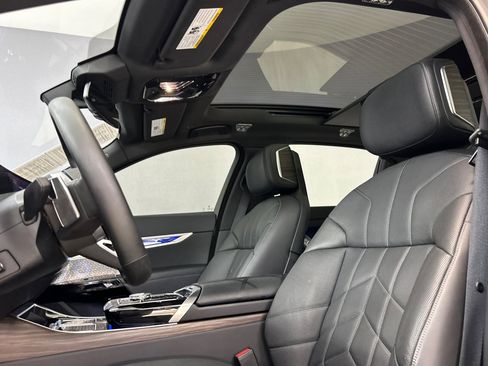 Certified 2023 BMW i7 xDrive60 w/ Executive Package 2 AWD/4WD image 14
