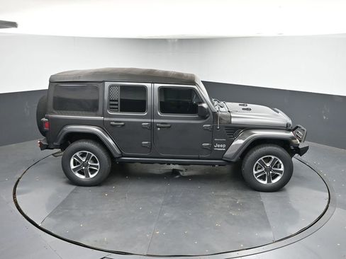 Used 2018 Jeep Wrangler Unlimited Sahara image 40