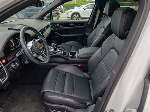 Used 2023 Porsche Cayenne Platinum Edition AWD/4WD image 23