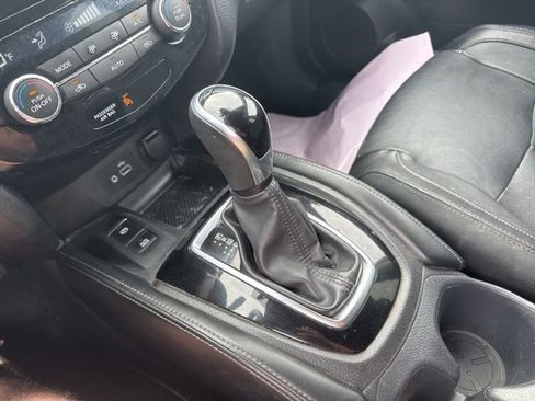 Used 2019 Nissan Rogue SL FWD image 20