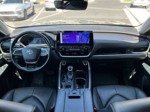 Used 2024 Toyota Grand Highlander AWD image 16
