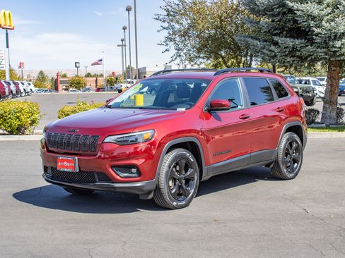 Used 2019 Jeep Cherokee Latitude Plus AWD/4WD image 4