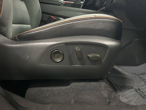 Used 2024 GMC Acadia AT4 w/ Luxury Package AWD/4WD image 11