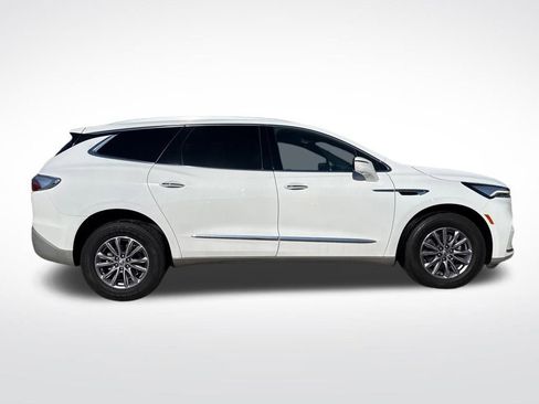 Used 2024 Buick Enclave Premium image 12