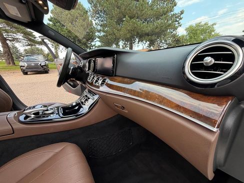 Used 2017 Mercedes-Benz E 300 4MATIC image 40