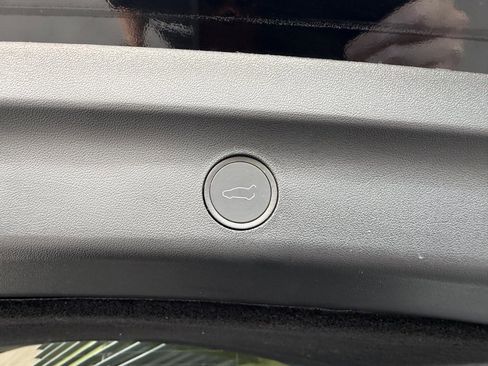 Used 2024 Tesla Model Y 2WD image 36